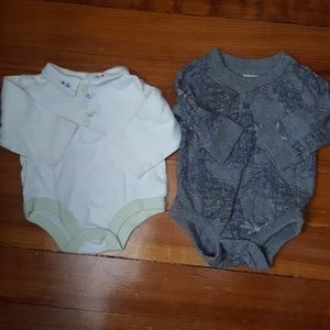4 pieces of baby clothes